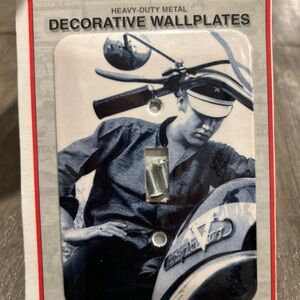 Walden Hill Collection Heavy Duty Metal Decorative Wall plate Of Elvis Presley